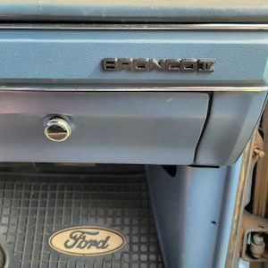 Bronco ii Dash Emblem - 3D Printed - Different Color Options Available