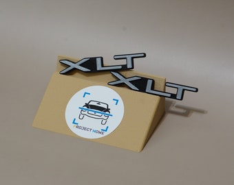 Emblemat Ford XLT - Dwukolorowy - Odznaka drukowana w technologii 3D - Projekt Howe