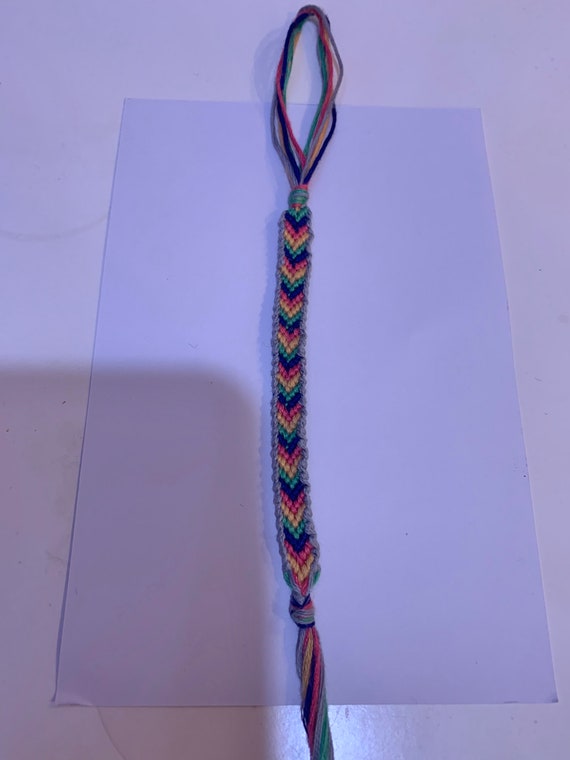DIY Chevron Friendship Bracelet | Friendship bracelets tutorial, Bracelet  tutorial, Diy bracelets with string