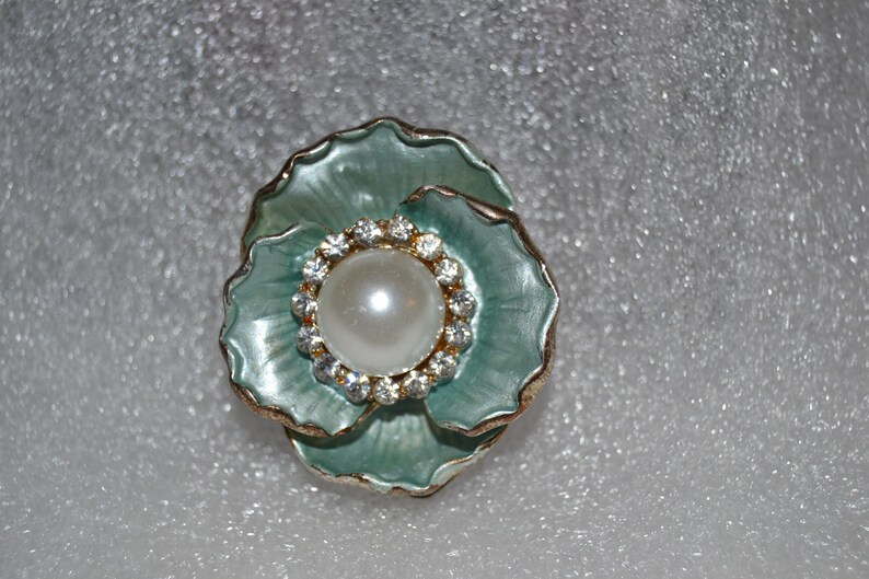Vintage Clip Brooch Blue Flower with Pearl to Centre Surrounded by Rhinestones