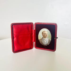 Edwardian Ceramic Portrait Plaque Burgundy Leather Travel Case c1910s