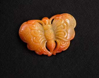 Raro ciondolo in giada giadeite naturale non trattata fatto a mano con farfalla rossa