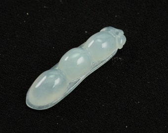 Top Icy Mini Legume Pea Bean Burma Jadeite Jade Pendant