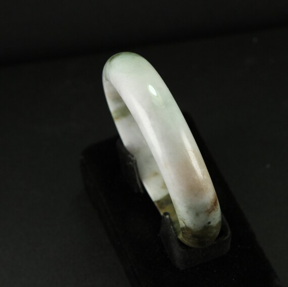 バングル　翡翠　ミャンマーのジェダイト 1点物】ミャンマー産 翡翠 (ジェダイト) 20x12mm バングル