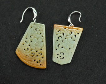 Boucles d'oreilles en jade de jadéite non traité de forme aléatoire, 2 couleurs, sculptées de qualité A