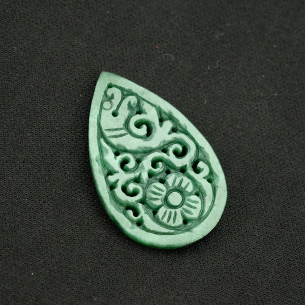 ティアドロップ インペリアル カービング 未処理ビルマ ジェダイト ペンダント