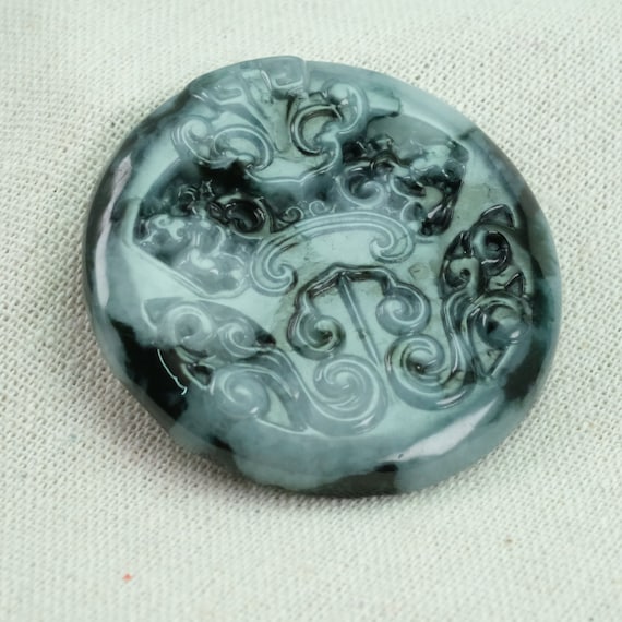 丸い幸運のバッジ ミャンマー天然ジェダイト 翡翠ペンダント - Etsy 日本