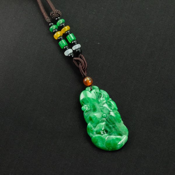 Pendentif feuille de jade vert impérial naturel avec cordon réglable - Cadeau de luxe en jade