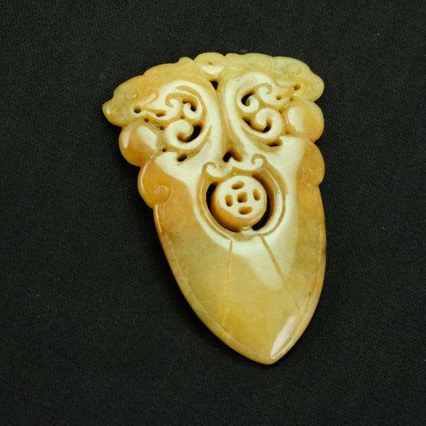Pendentif bouclier en jade et jadéite jaune miel – Pièce de monnaie riche et sculpture Ruyi pour l'abondance