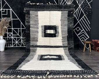 Geometric Handmade rug - Black and White Moroccan rug - Flat area rug - Tapis Kilim - Flat woven rug - Moroccan Kilim - Custom rug.