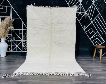 ARTISTIC BENIOURAIN RUG - Moroccan Handmade Rug -  Abstract White Rug - Bohemian Rug - Wool Rug - Berber Rug - Tufted Rug - Area Carpet
