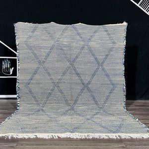 Blue Moroccan Kilim, Flat Wool rug, Flat Moroccan rug, White And Blue rug, Moroccan Handmade Kilim
