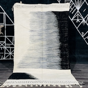 Flat Kilim rug - White and Black rug - Berber Rug Kilim - Handmade rug - Kilim Moroccan rug - Floor Rug - Morrocan Wool Rug.
