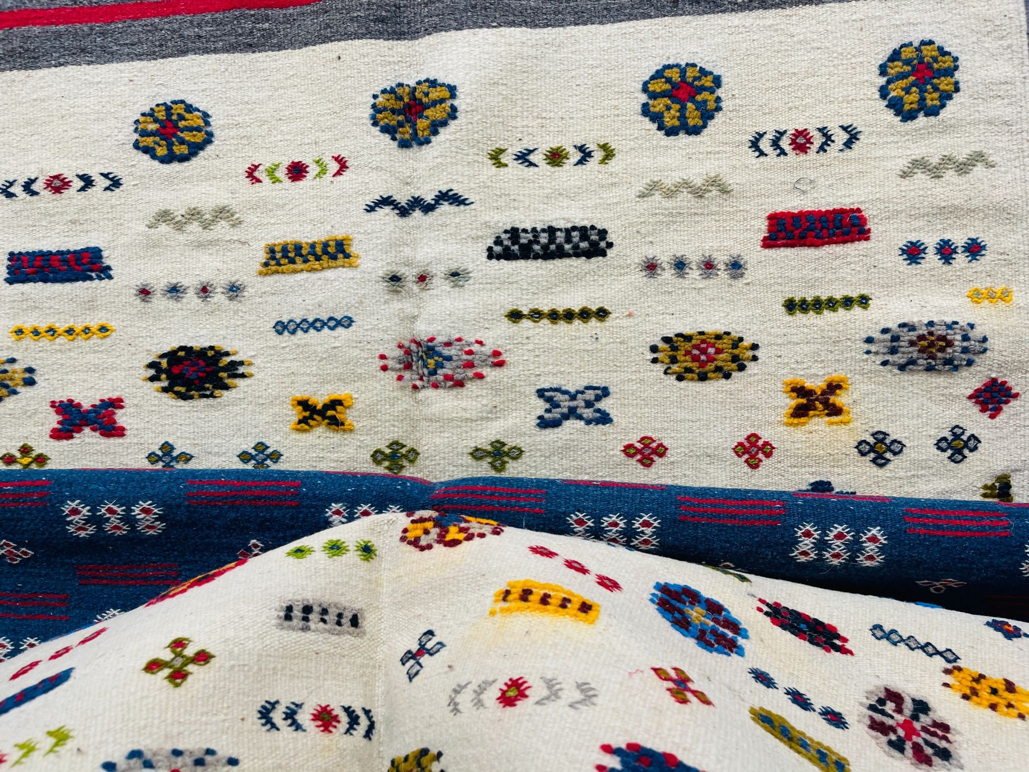 ベニー様 Wool Cream Flat Wall Tapestry Rug, Living Room Decor, Bluish Blue