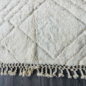 Gorgeous Beni Ourain Rug Moroccan Berber Tufted Rugs Solid White Carpet. image 5