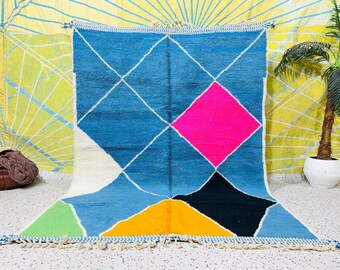 チェック柄のベニ・ウラインラグ 5x8、ベージュのモロッコラグ、オフ