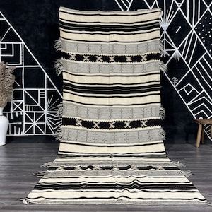 Scandinavian Style Flat weave Kilim, Moroccan Kelim rug, Flat area rug, Handmade Bohemian rug