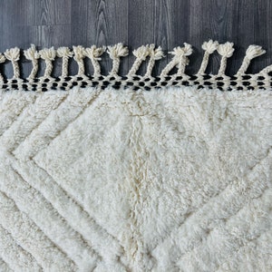 Gorgeous Beni Ourain Rug Moroccan Berber Tufted Rugs Solid White Carpet. image 8