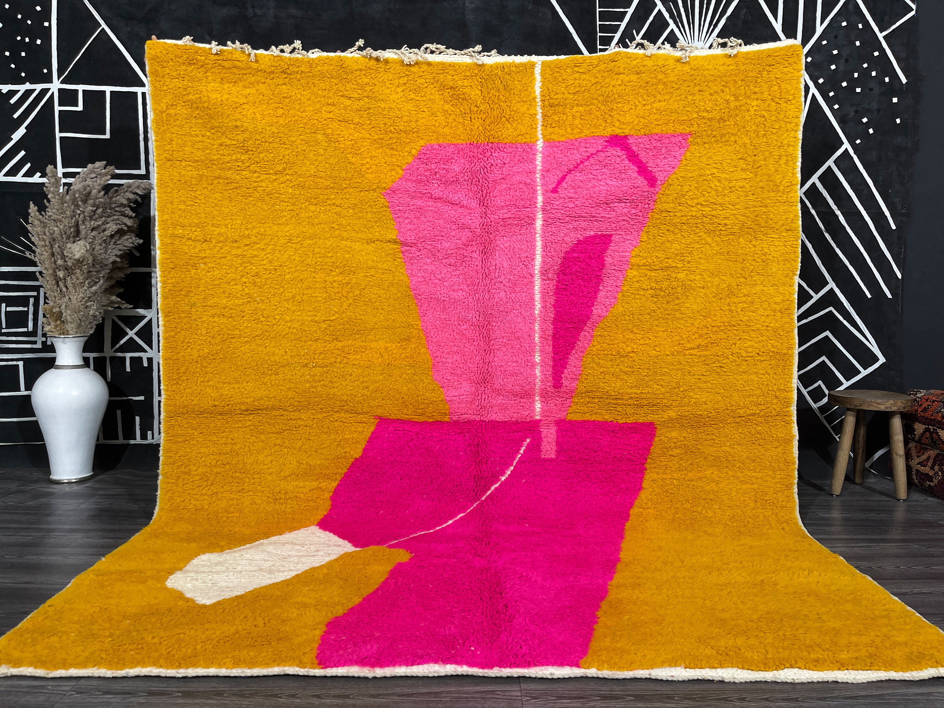 ピンクマスタードのモロッコラグ、ウールベルベルカーペット、ベニ