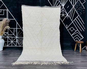 STUNNING BENIOURAIN RUG, Moroccan Handmade Rug, Geometric Rug, Berber rug, White Wool Rug, White Rug, Moroccan Rug, Area Wool Rug