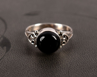 Black Onyx Ring in Sterling Silver, Vintage Filigree Gemstone Ring, Gothic Jewelry for Her, Oval Black Stone Solitaire, Victorian Boho Ring,