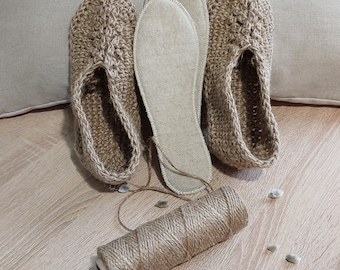 Conjunto de zapatillas-calcetines de cáñamo natural sin teñir y plantillas de cáñamo. Calcetines-botitas de punto, zapatos ecológicos naturales para el hogar. Plantillas de piel de cáñamo. Zapatillas cerradas.