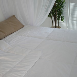 Organic cotton and hemp comforter.Quilt made from natural material.Full size Queen King.A warm winter comforter.Custom size blanket.Satin