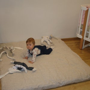 Children&#39;s mat game made from organic hemp.Thick mat made natural linen.Removable linen cover.Baby blanket development,sports.play mat
