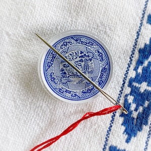 Blue Willow Needle Minder | Needle Nanny | Blue & White | Chinoserie