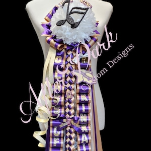 Classic Homecoming Mum