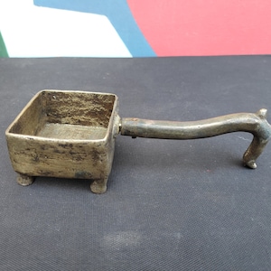 Antique Brass Solid Holy Dhupiya with Handle | Vintage Temple Incense Burner | Brass Dhup Daan for Home Decoration | Religious Brassware