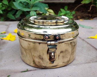 Antieke koperen doos|Vintage sieradendoos|Messing tiffin doos|Brooddoos|Traditionele opbergdoos met grendel en handvat|Huisdecoratie|Huwelijkscadeau