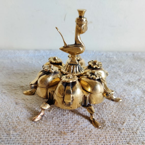 銅製BOX 小箱　鯉　花　竹　ひょうたん印　アンティーク　伝統工芸品　骨董　銅蟲 Antique Brass Kumkum Powder Box Peacock Figure | Vintage Bird