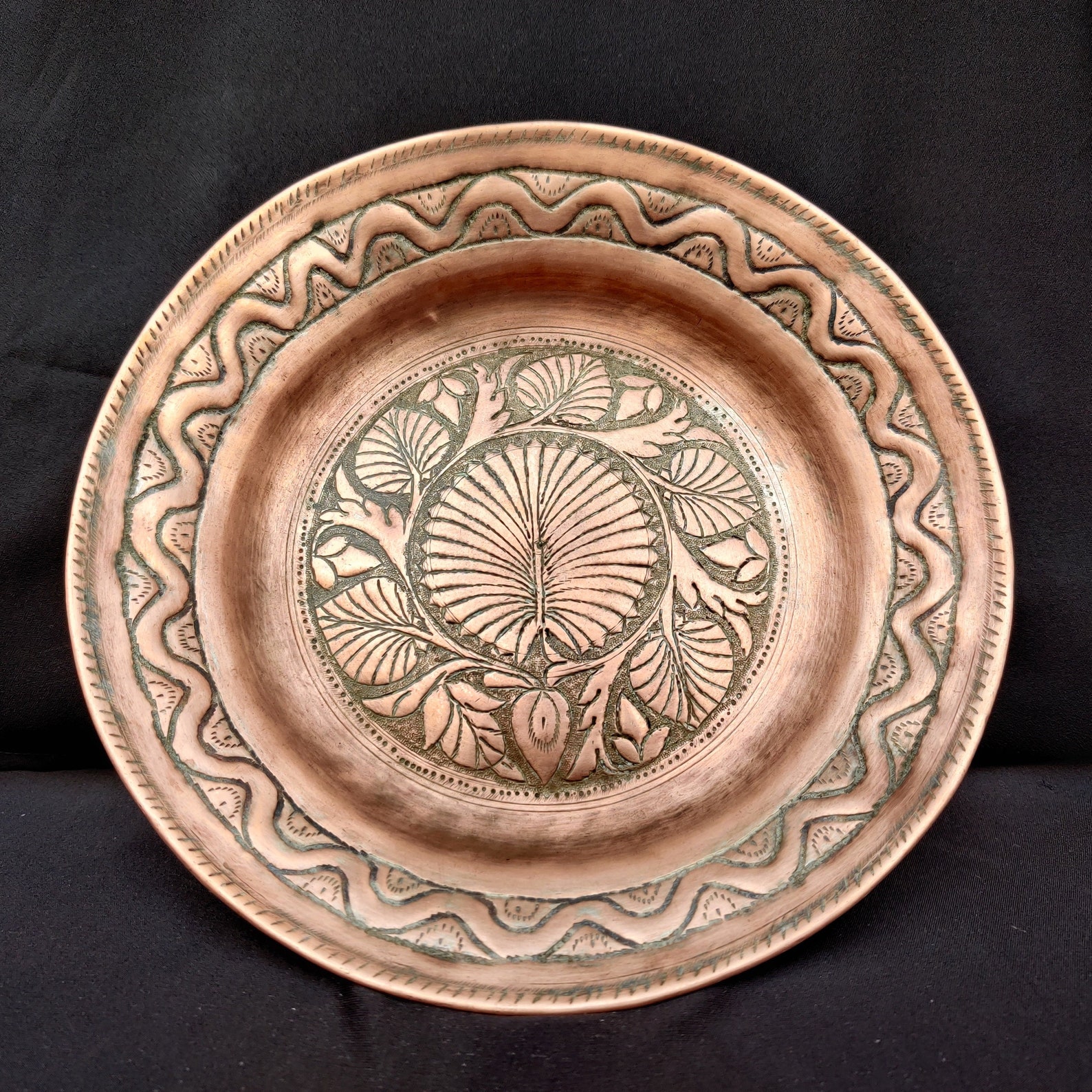 Vintage Rare Copper Decorative Plate/pooja Plate/serving Plate Leafy