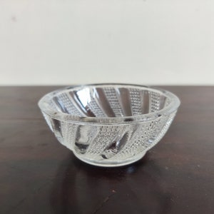 Vintage Clear Glass Dessert /Fruit Bowl | Crystal Clear Glass Bowl Beautiful Decorative Collectible | Home Decor | Antique Bowl G944