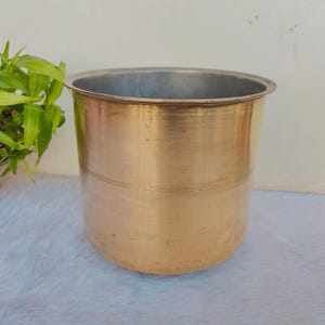 Maceta de latón antiguo / Maceta vintage de latón con forma única / Jarrón vintage de latón / Decoración para el hogar / Decoración moderna de estilo rústico / Maceta única