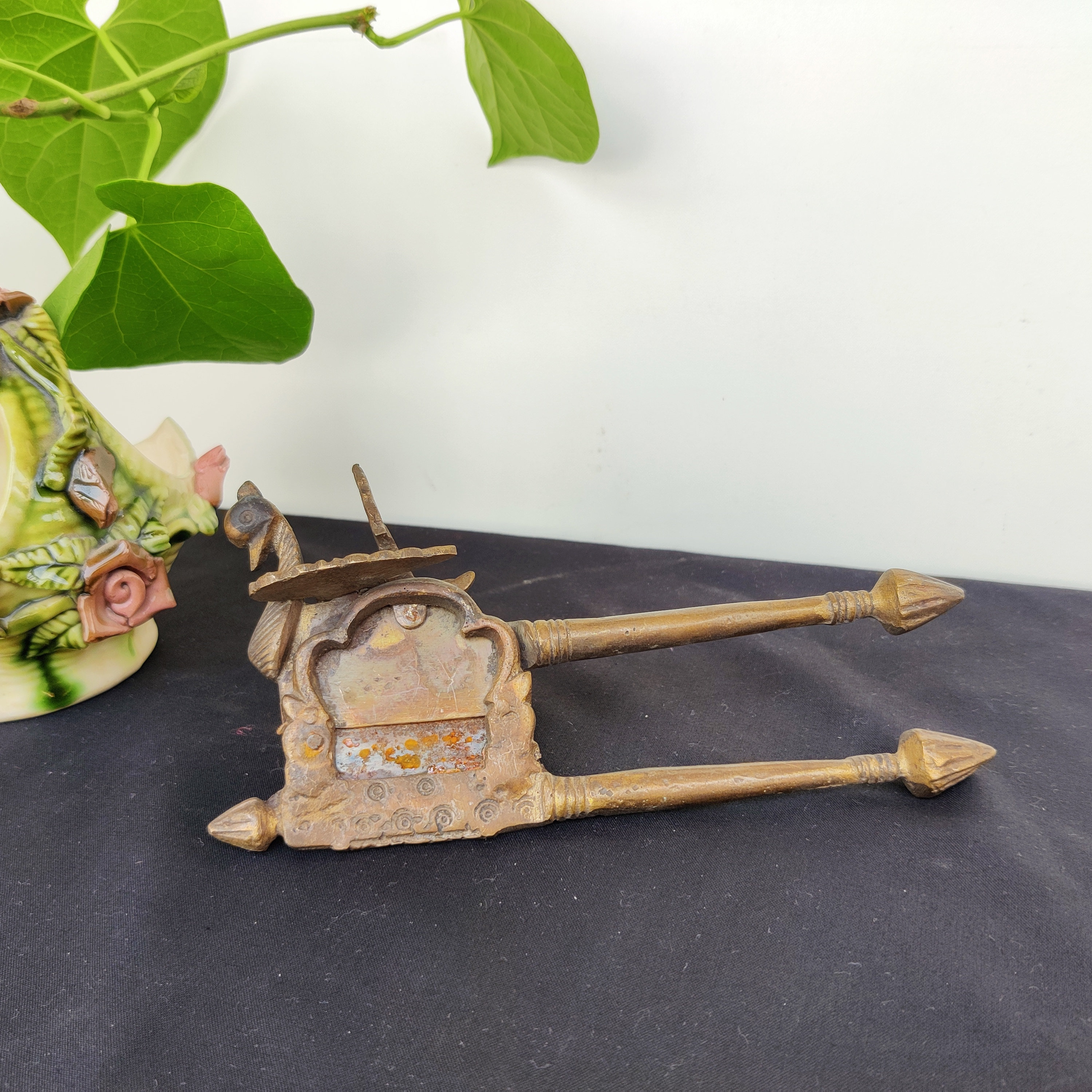 coupe-noix de bétel en laiton antique | coupe-noix paon finement sculpté à la main sarota vintage casse-noix cuisine décorative m603