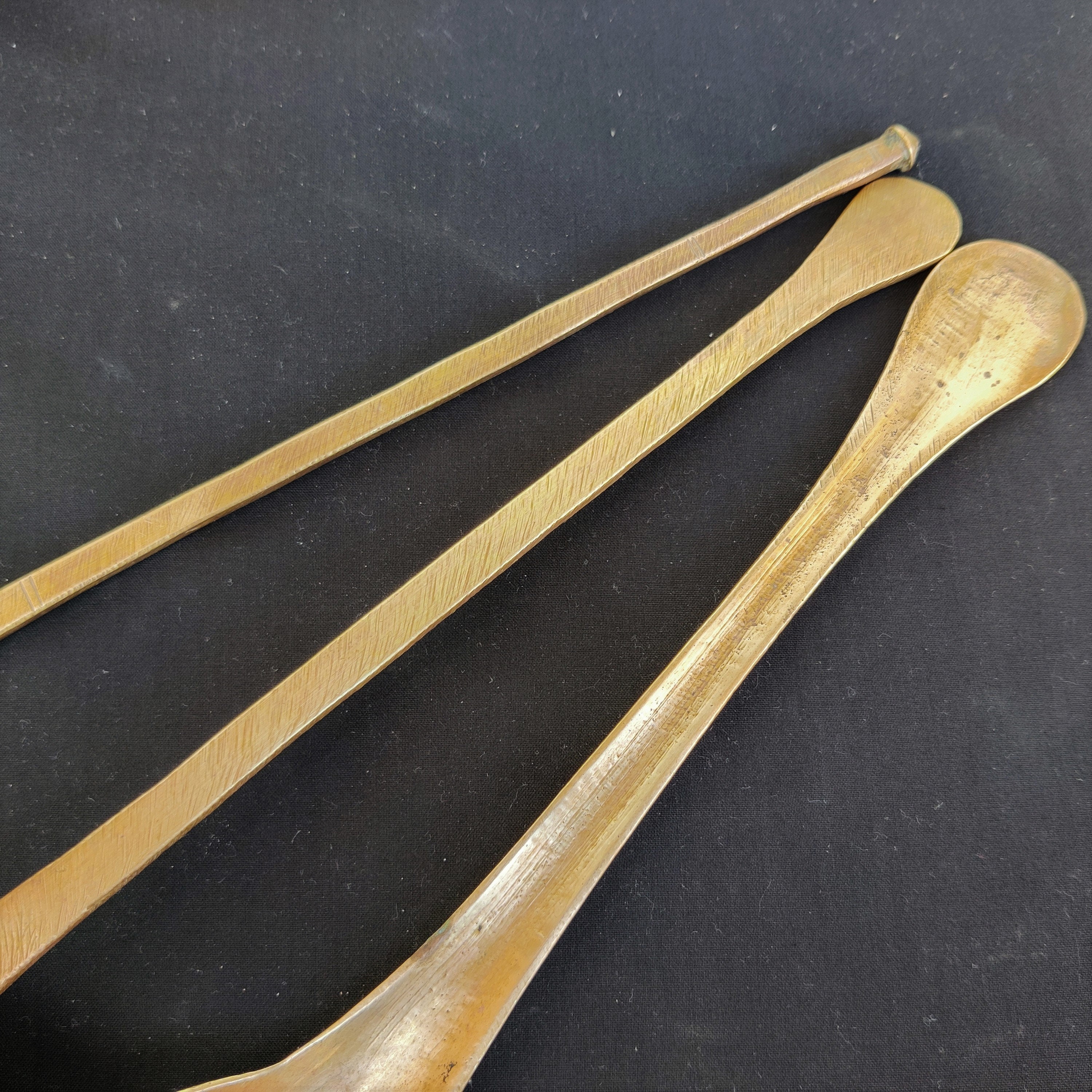 アンティーク真鍮製ソリッドパンチレードル、スパチュラ、レードル