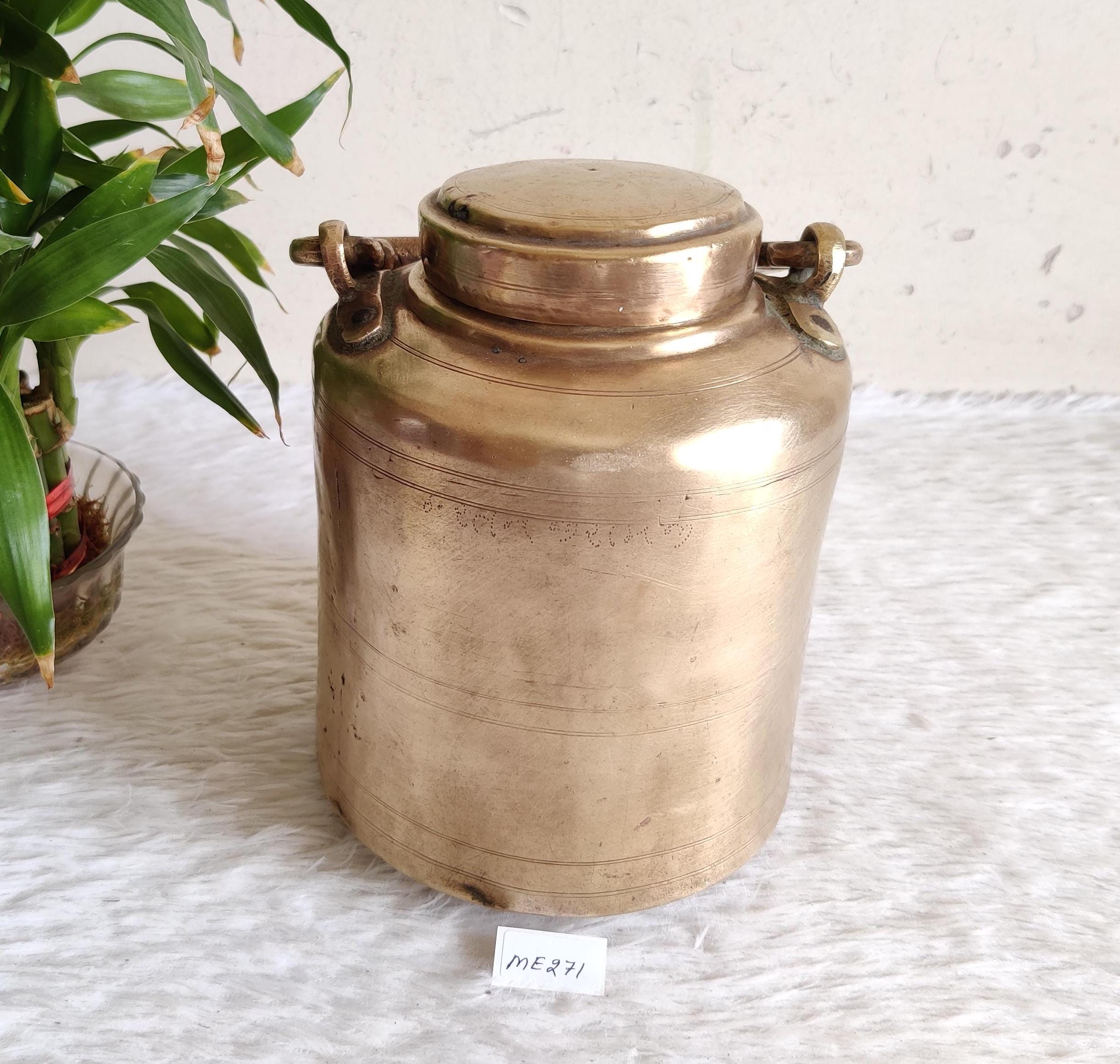 Vintage Brass Ghee Canister with Lid & Handle – Antique Indian Oil Storage Pot – Rustic Boho Kitchen Decor – Retro Farmhouse Accent ME271