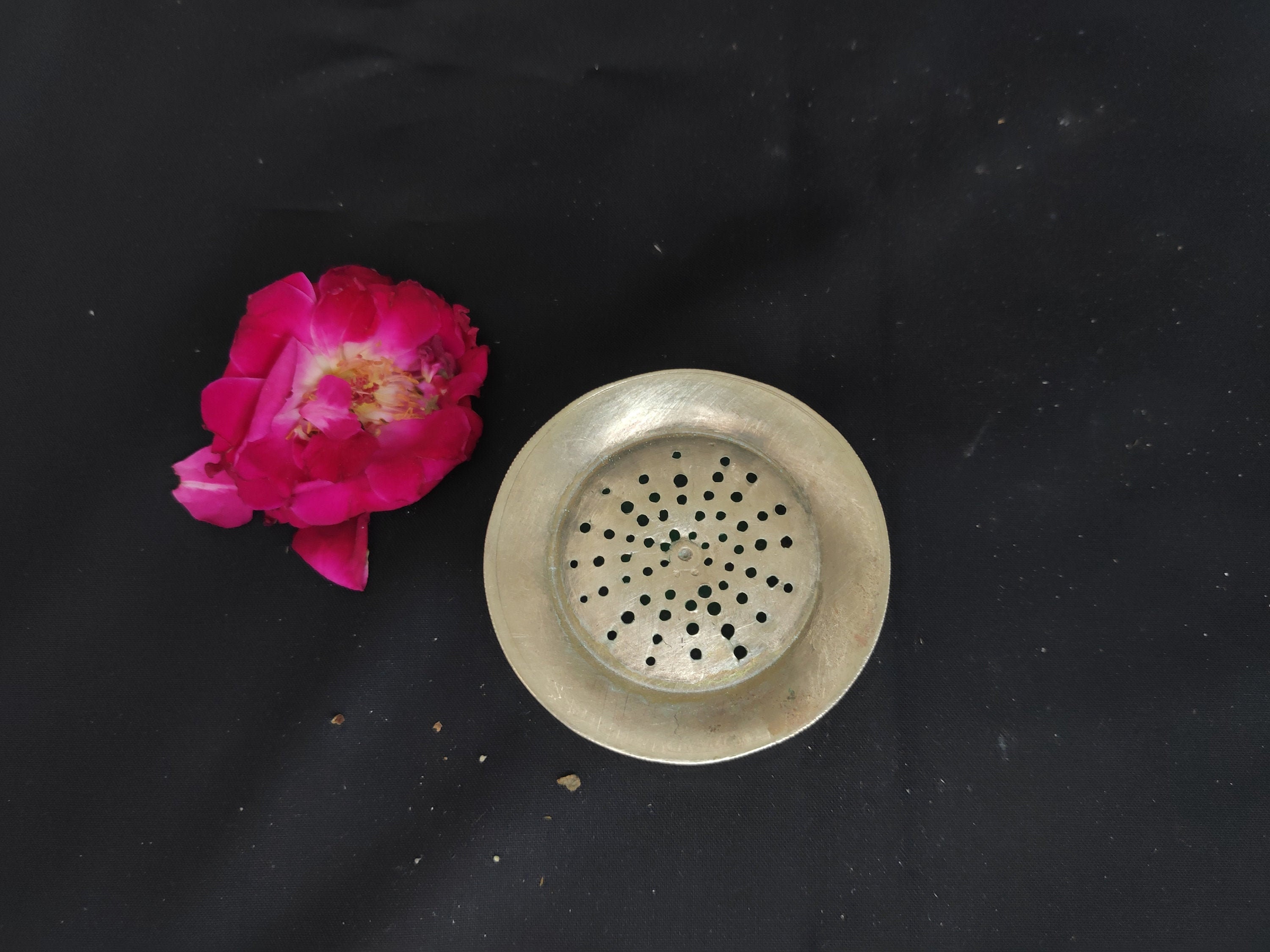 Antiker weißer Räucherstäbchenhalter aus Messing Vintage | Etsy