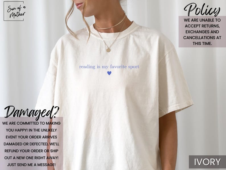Puede incluir: Camiseta de color marfil con la frase "reading is my favorite sport" en azul claro, con un coraz&oacute;n azul. La camiseta tiene un corte holgado. El logotipo de la marca "Sun of a Mother" est&aacute; en la esquina superior izquierda.