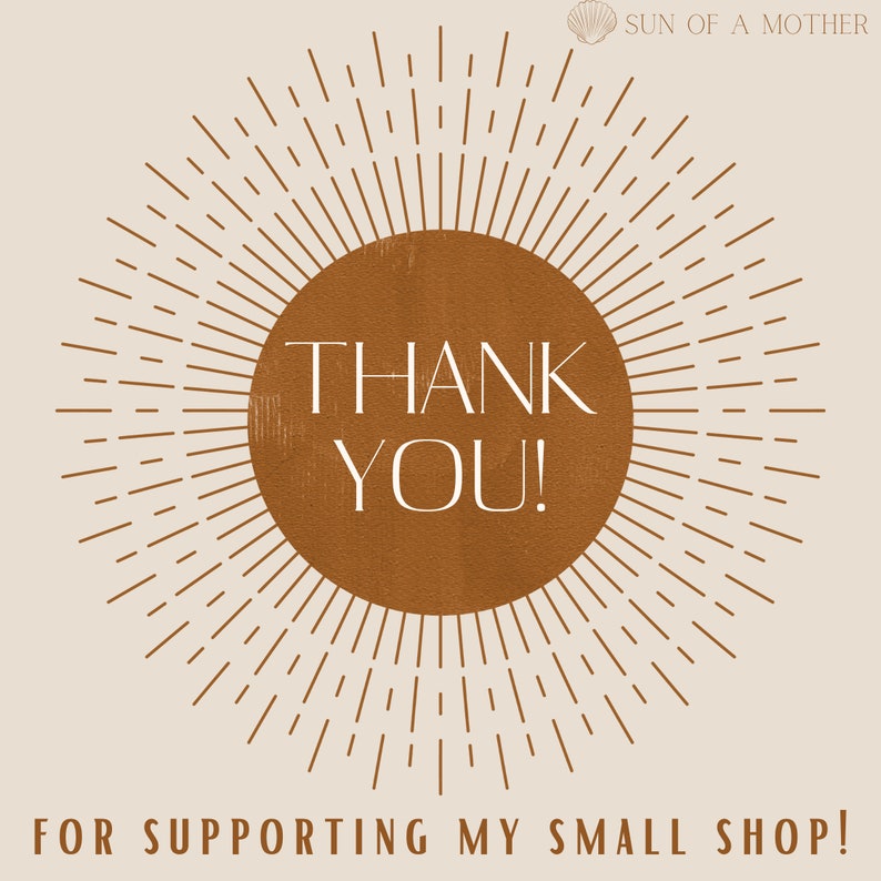 K&ouml;nnte beinhalten: Ein brauner Sonnenstrahl mit dem Text "THANK YOU!" in wei&szlig;en Buchstaben auf einem beigefarbenen Hintergrund. Der Text unter dem Sonnenstrahl lautet "FOR SUPPORTING MY SMALL SHOP!"