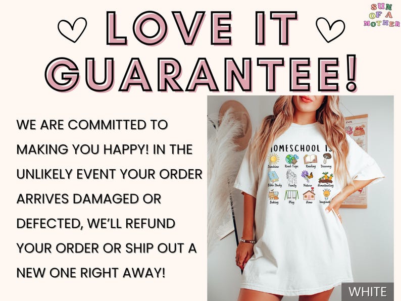 K&ouml;nnte beinhalten: Wei&szlig;es T-Shirt mit dem Text "HOMESCHOOL IS" und verschiedenen bunten Illustrationen. Das Bild enth&auml;lt auch den Text "LOVE IT GUARANTEE!" und eine Garantie auf R&uuml;ckerstattung oder Ersatz.