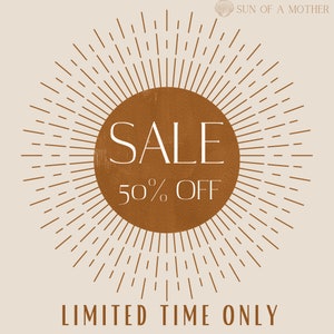 Op de afbeelding: Een beige achtergrond met een bruine cirkel in het midden. De cirkel heeft een zonnestralenontwerp eromheen. De tekst "SALE 50% OFF" staat in wit in de cirkel. De tekst "LIMITED TIME ONLY" staat in wit onderaan de afbeelding.