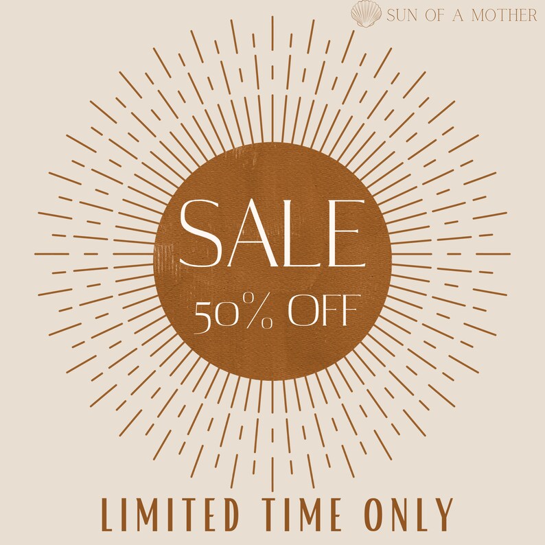Op de afbeelding: Een beige achtergrond met een bruine cirkel in het midden. De cirkel heeft een zonnestralenontwerp eromheen. De tekst "SALE 50% OFF" staat in wit in de cirkel. De tekst "LIMITED TIME ONLY" staat in wit onderaan de afbeelding.