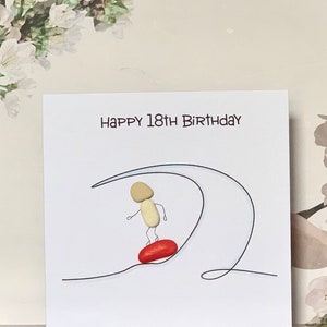 Carte de joyeux 18e anniversaire. Carte de vœux joyeux anniversaire. Carte d’anniversaire de surf. Pebble Art Birthday Card. Pebble Greeting Card. Cartes de surf