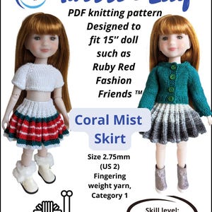 Può includere: Un modello di maglia PDF di Knitted Lily per una gonna da bambola da 38 cm, la "Coral Mist Skirt". Il modello include istruzioni per una gonna a righe rosse, bianche e verdi e un maglione verde acqua. Il livello di difficoltà è facile.