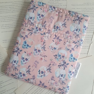 Custodia per libro con tasca, copertina per libro, custodia per Kindle, custodia per segnalibri, custodia per interruttori con teschio rosa