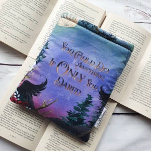 OFFICIALLY LICENSED Art book sleeve inspired by Throne of Glass