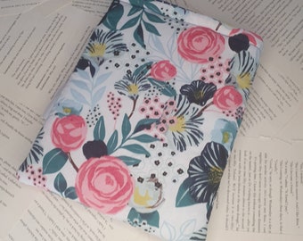 Buchhülle mit Tasche, Buchhülle, Kindle Hülle, Lesezeichenhülle, Schalterhülle Weiße Blumen